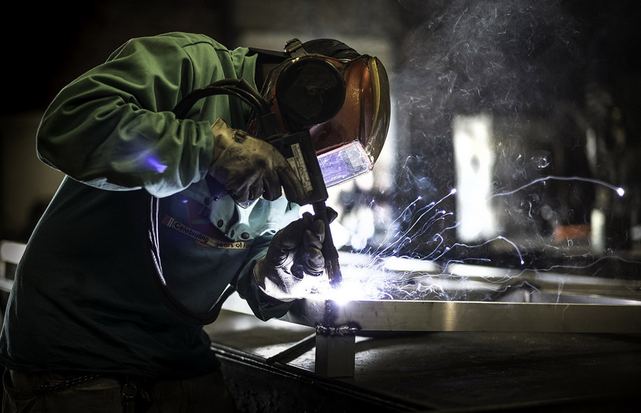 Медицинская помощь при травмах и ожогах глаз