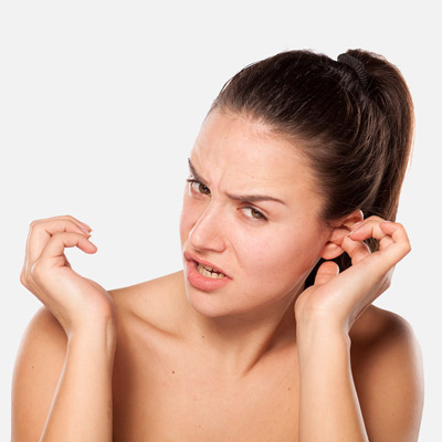 Чешется в ухе во время отита