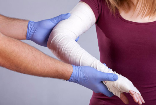 забинтованный ожог