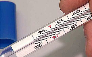 При катаральном отите температура в максимуме достигает 37.5 градусов Гипермия