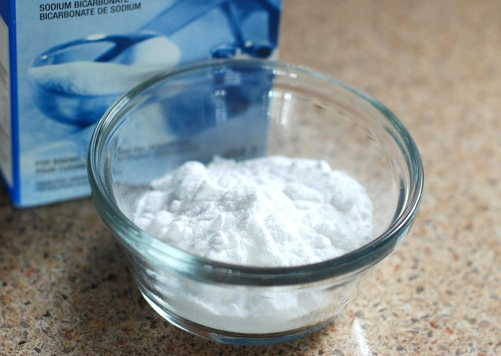 Выведение пятна от утюга содой